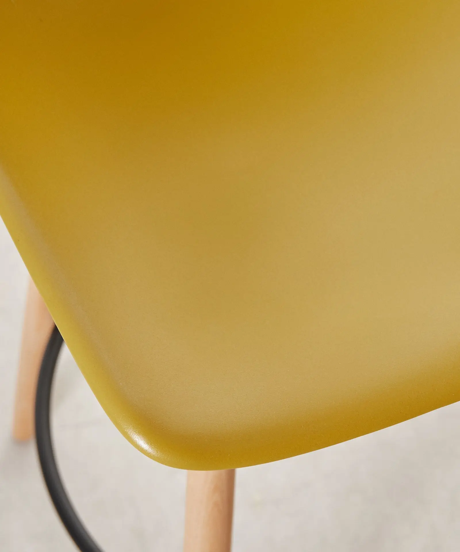 Taburete de Polipropileno y Madera Elon