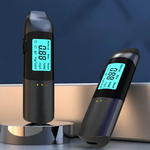 BREATHCHECK – Alcoholímetro instantáneo con carga USB y resultados en 3 segundos