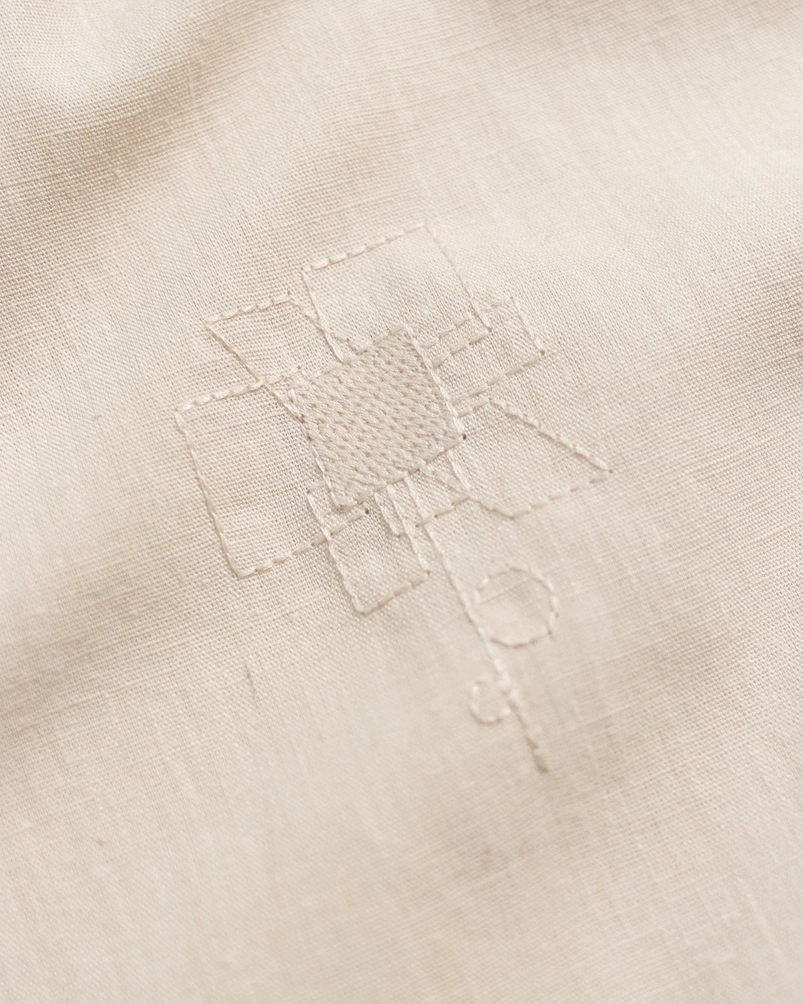 EMBROIDERED ABSTRACT FLOWER SHIRT