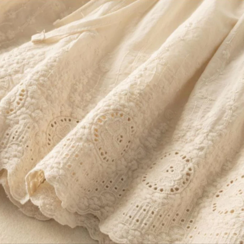 WITH LACE LINEN SHORTS