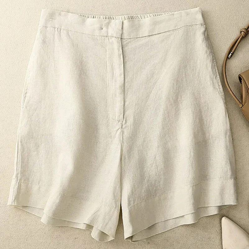 RETRO-STYLE LINEN SHORTS