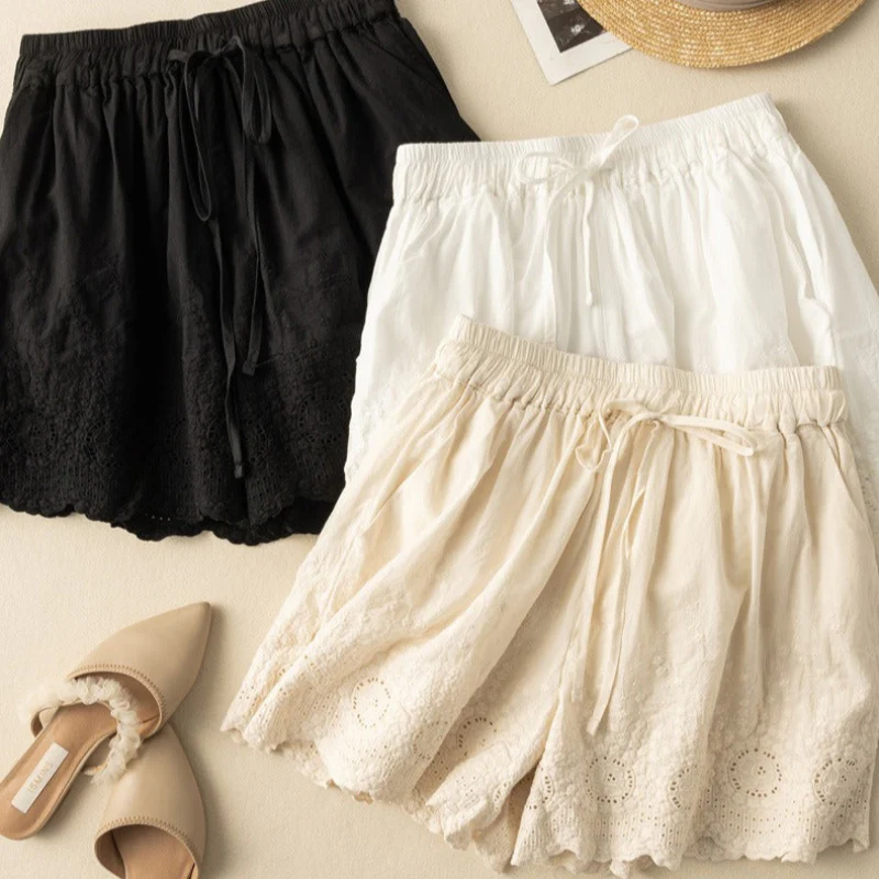 WITH LACE LINEN SHORTS