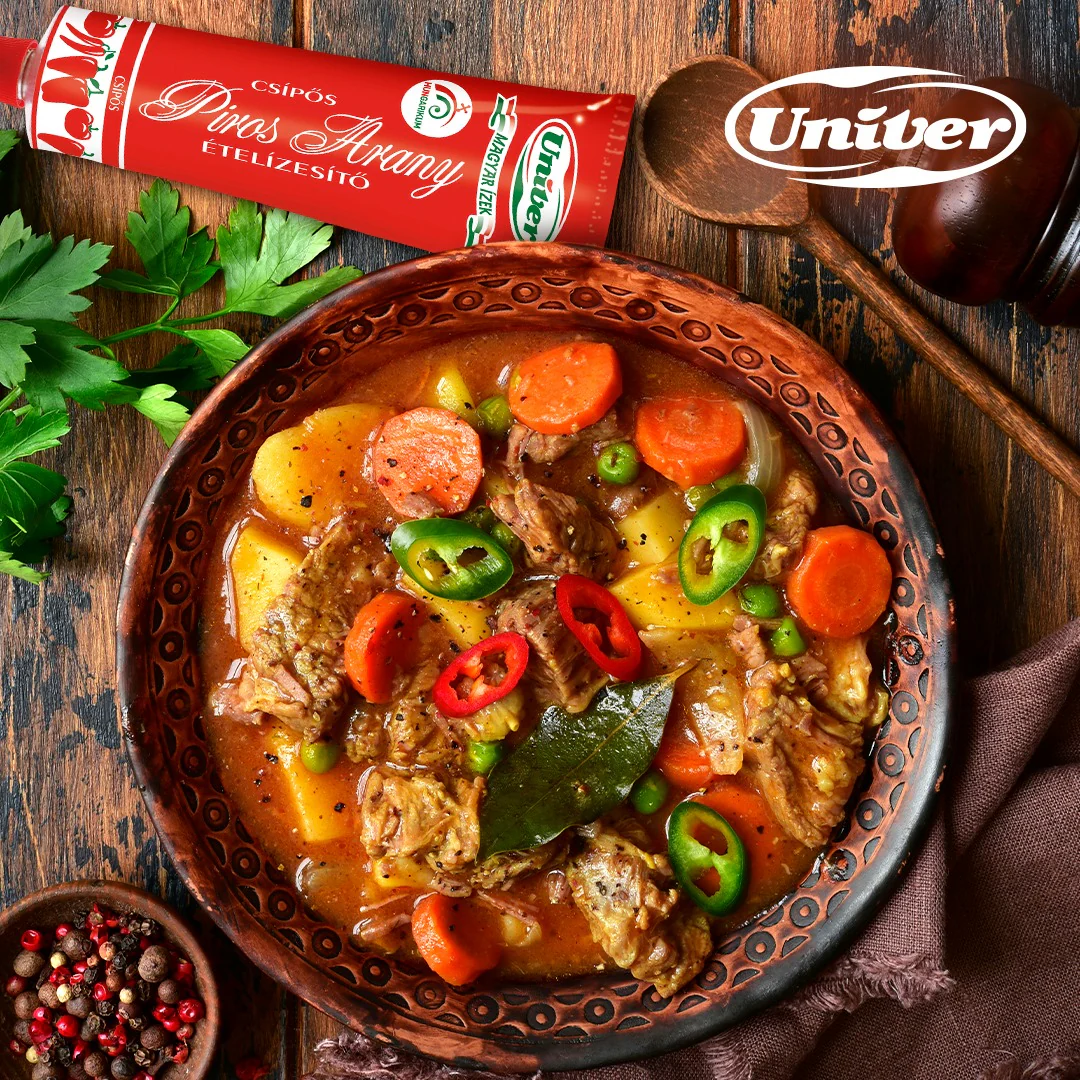 Piros Arany Hot Paprika Paste 240g