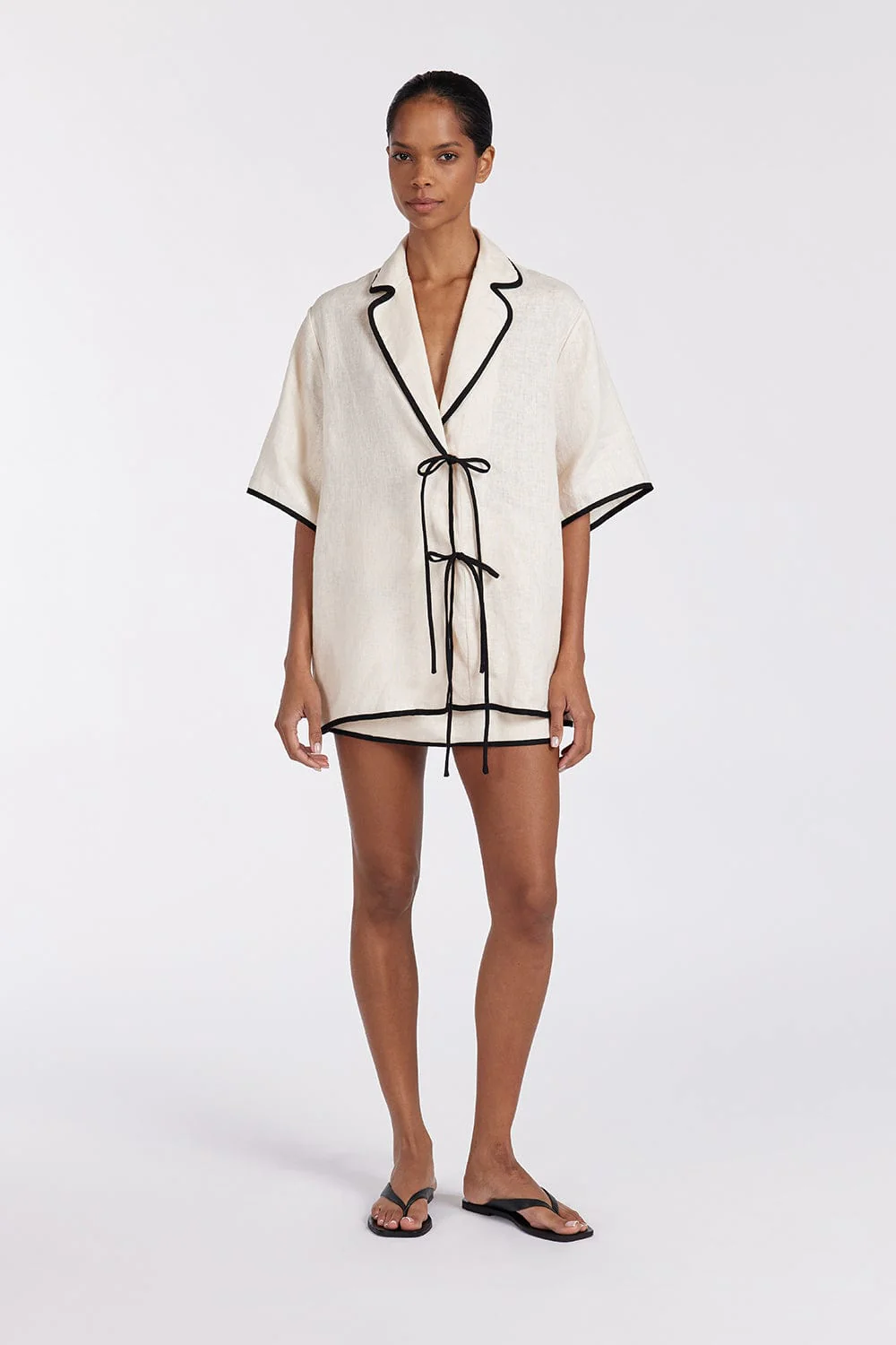 Ensemble jupe et veste �C silhouette courte et finition nou��e pour l����t��