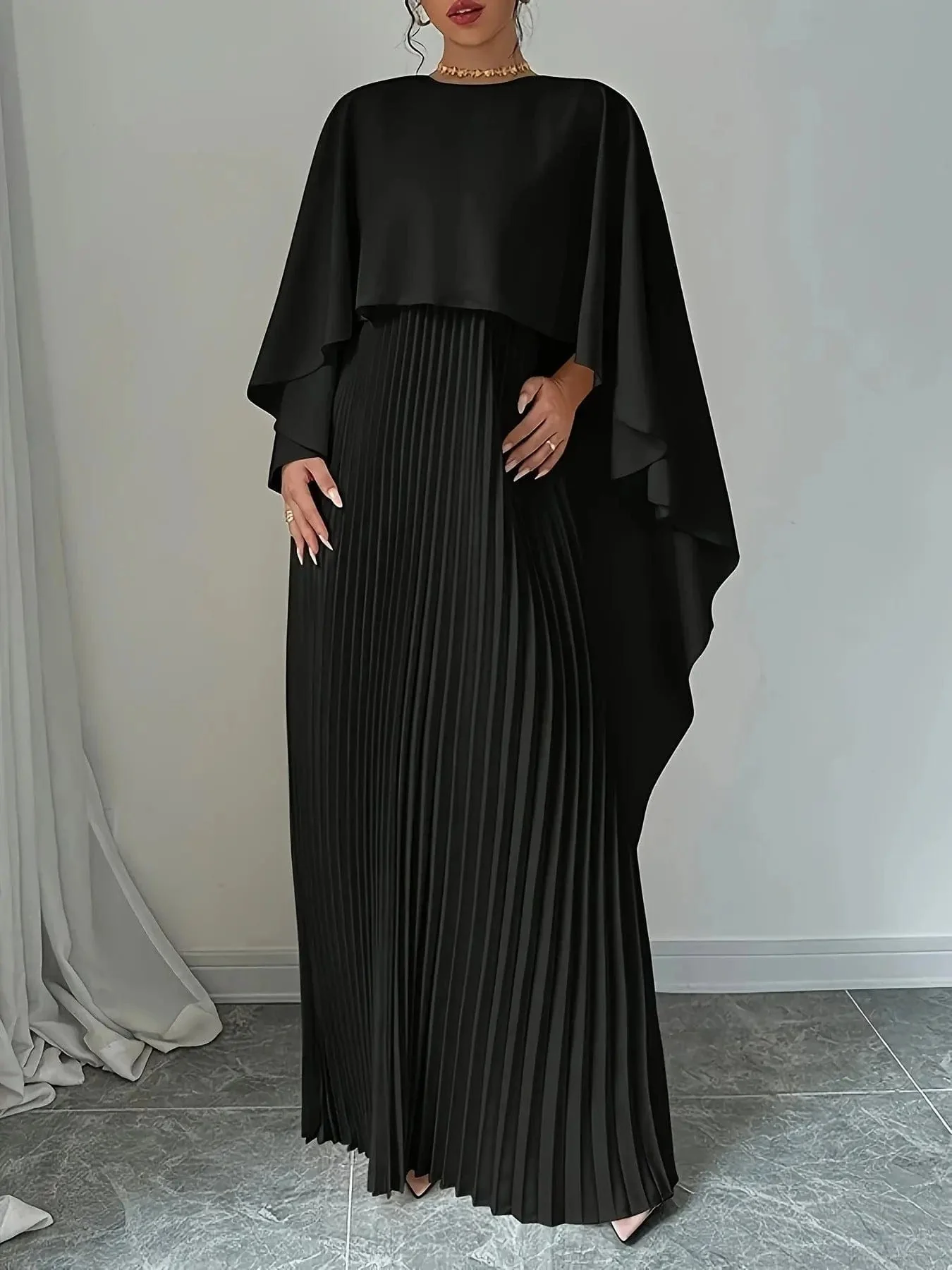 Robe Blanche Pliss��e �� Empi��cement Voile �C ��l��gance Pure et Intemporelle