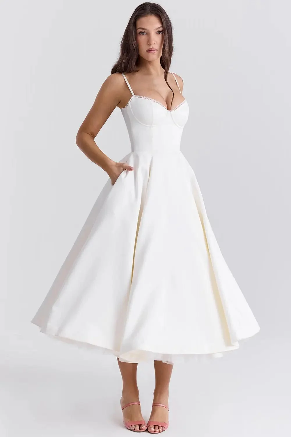 Robe midi Clara en satin duchesse avec corsage en tulle