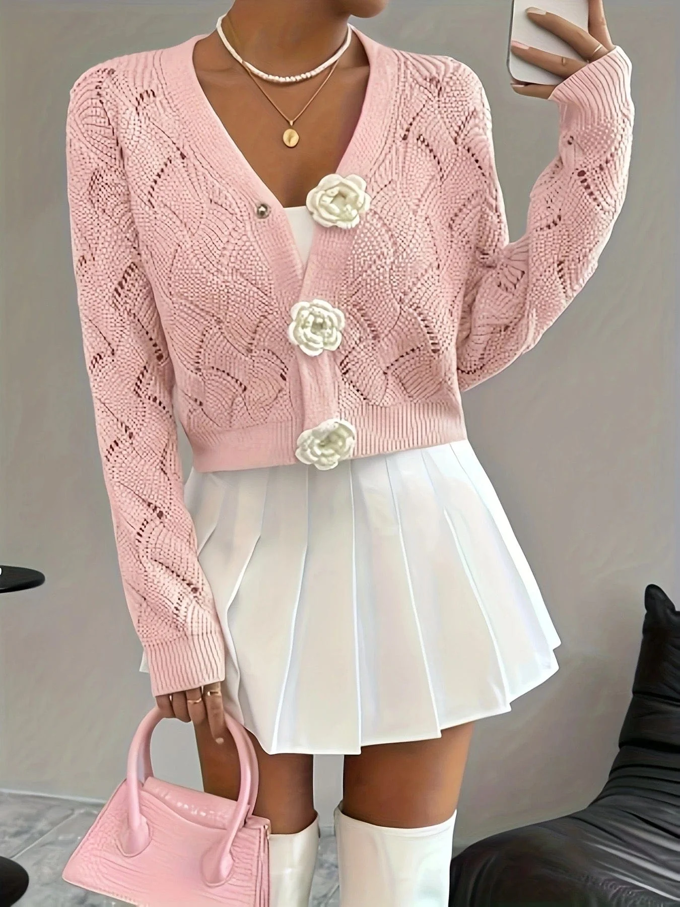 Cardigan court en maille �� boutons fleurs - une touche de charme romantique - MAX FOR ME