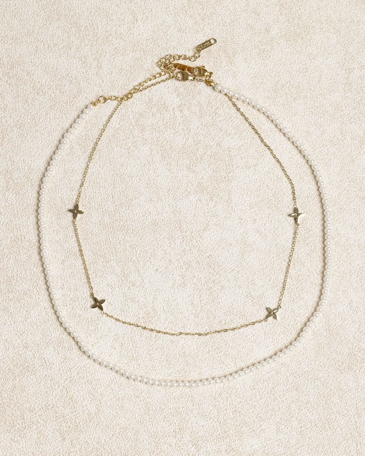 Collier de rétro de perles blanches