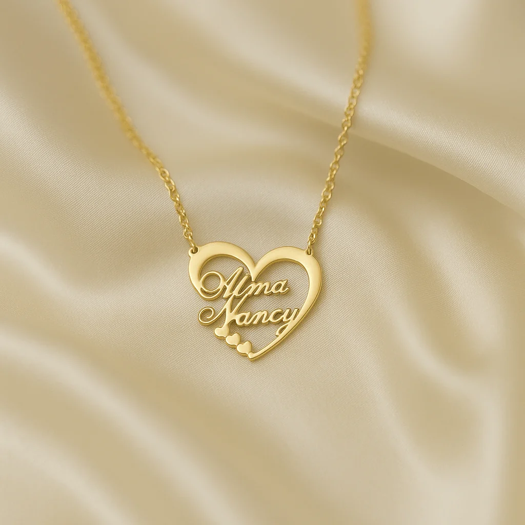 Collier en cœur personnalisé avec deux prénoms �?Amour ou amitié gravés