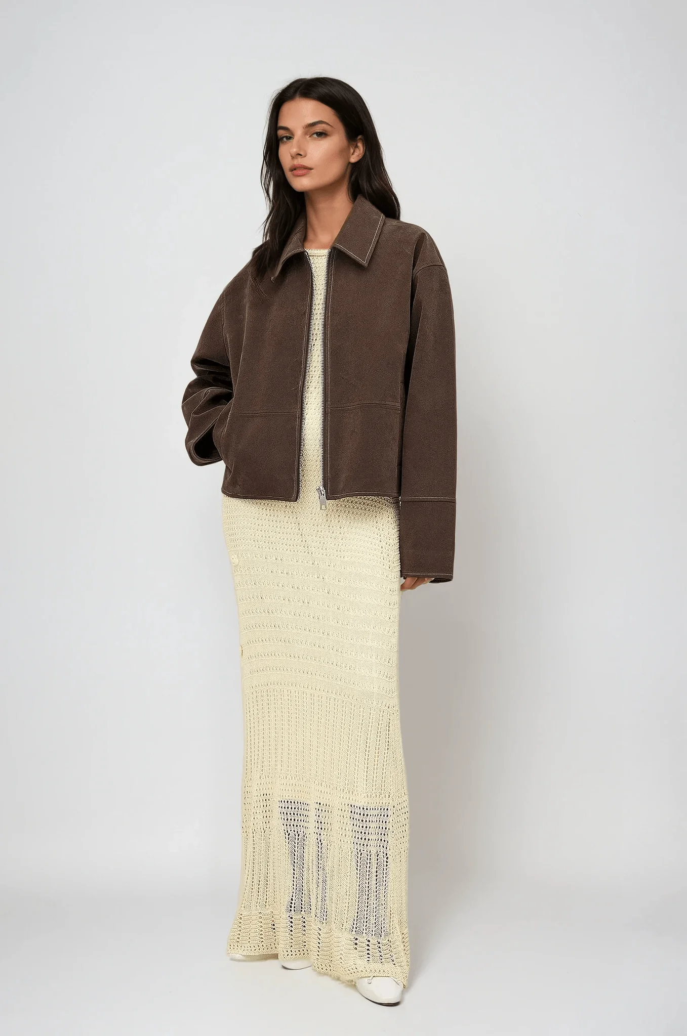 Veste zipp��e coupe droite �C style urbain structur�� et finition daim