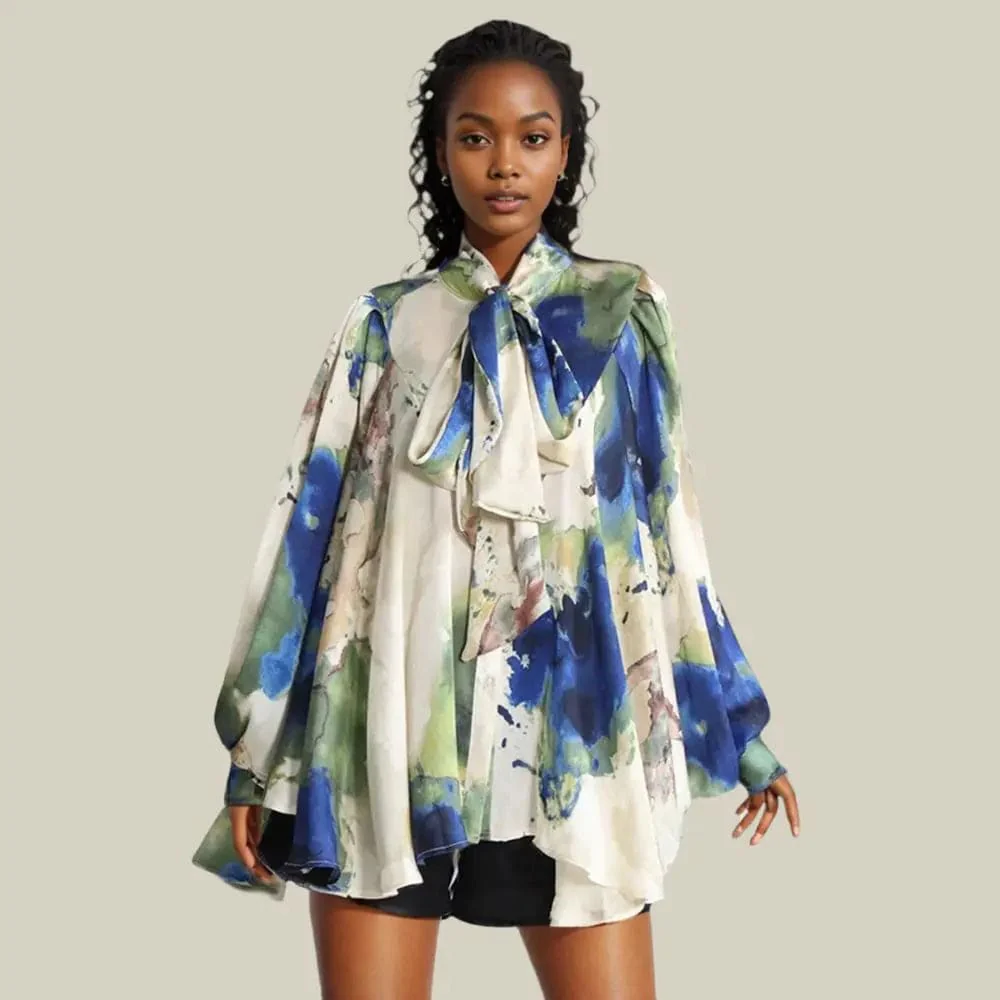 Blouse �� imprim�� aquarelle avec n?ud lavalli��re