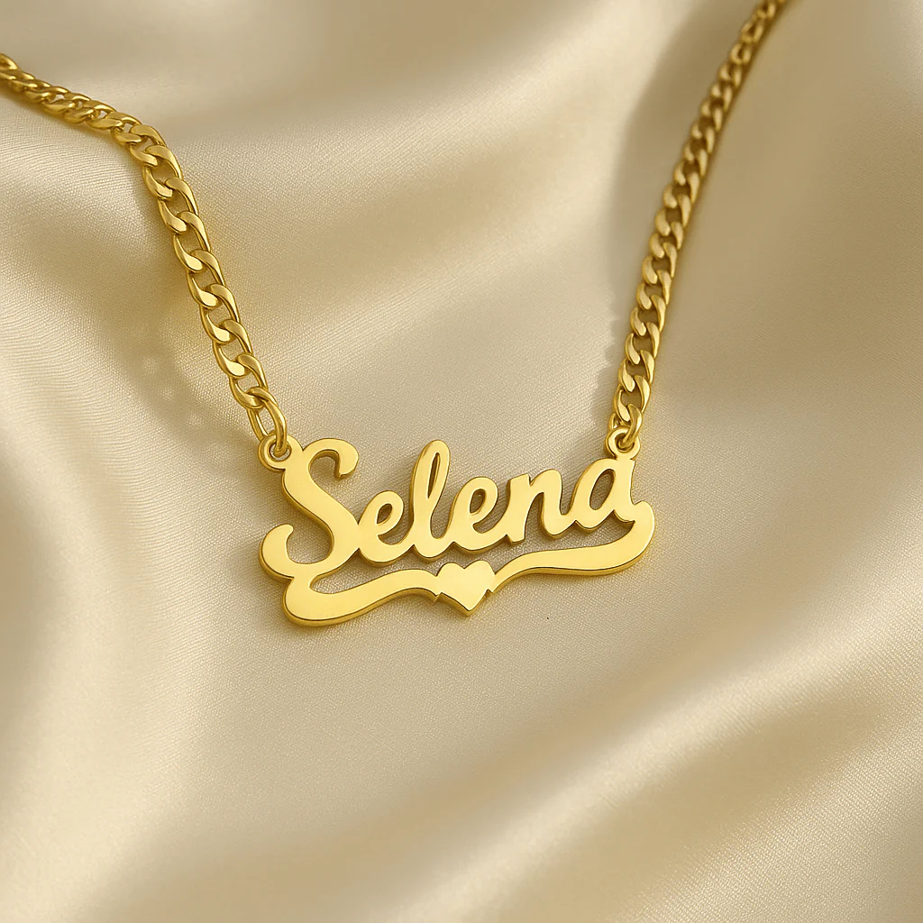 Collier prénom finement découpé �?Style épuré et personnel  doré ou argenté