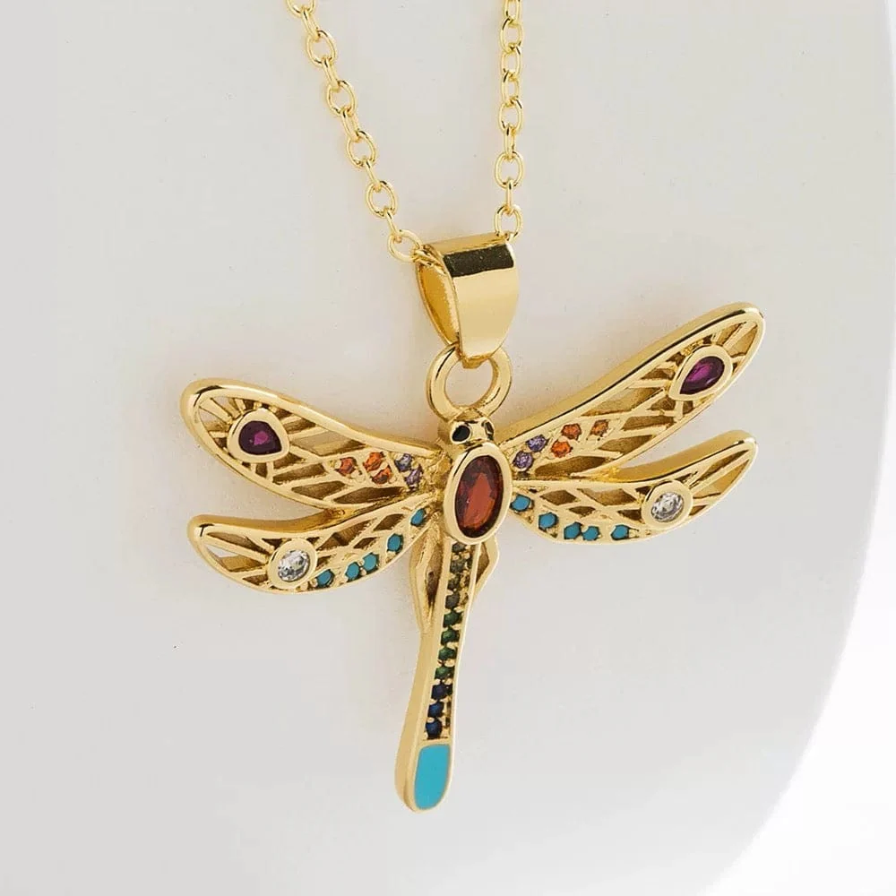 Collier libellule dor�� 18K �C pendentif raffin�� et cristaux multicolores
