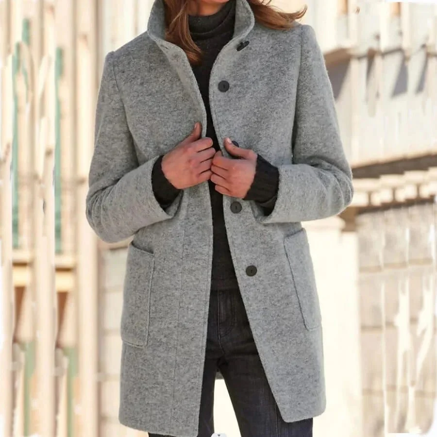 Manteau en laine grise avec col montant et poches