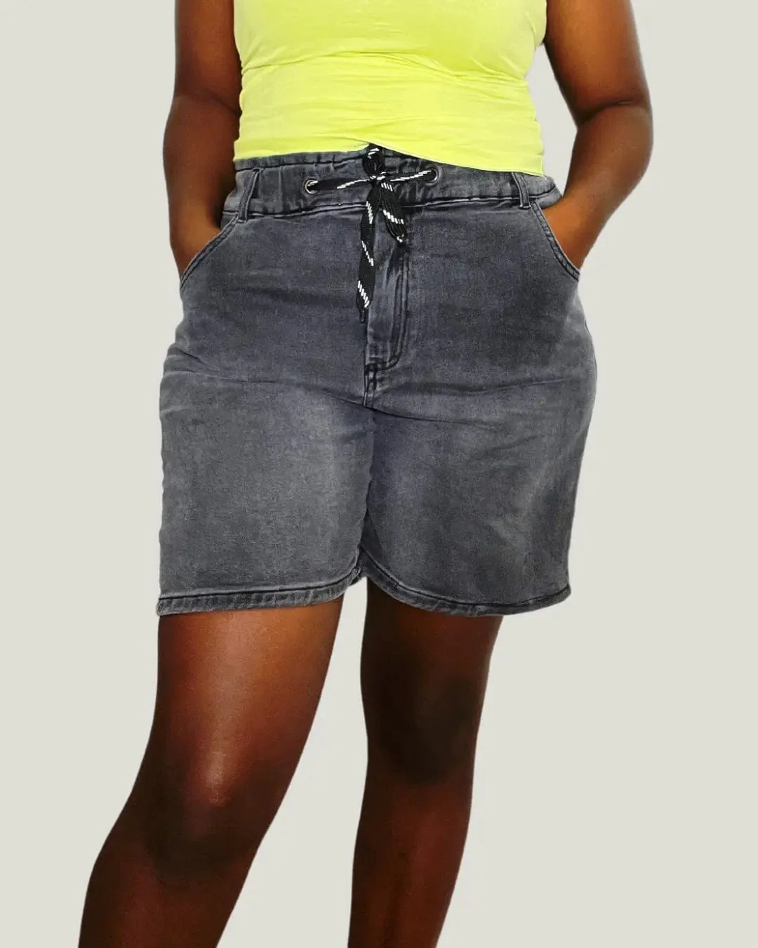 Short en Jean Noir Femme �C Confort Estival et Style Casual