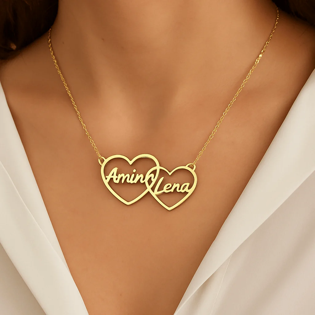 Collier personnalisé deux cœurs entrelacés �?Prénoms gravés avec finesse