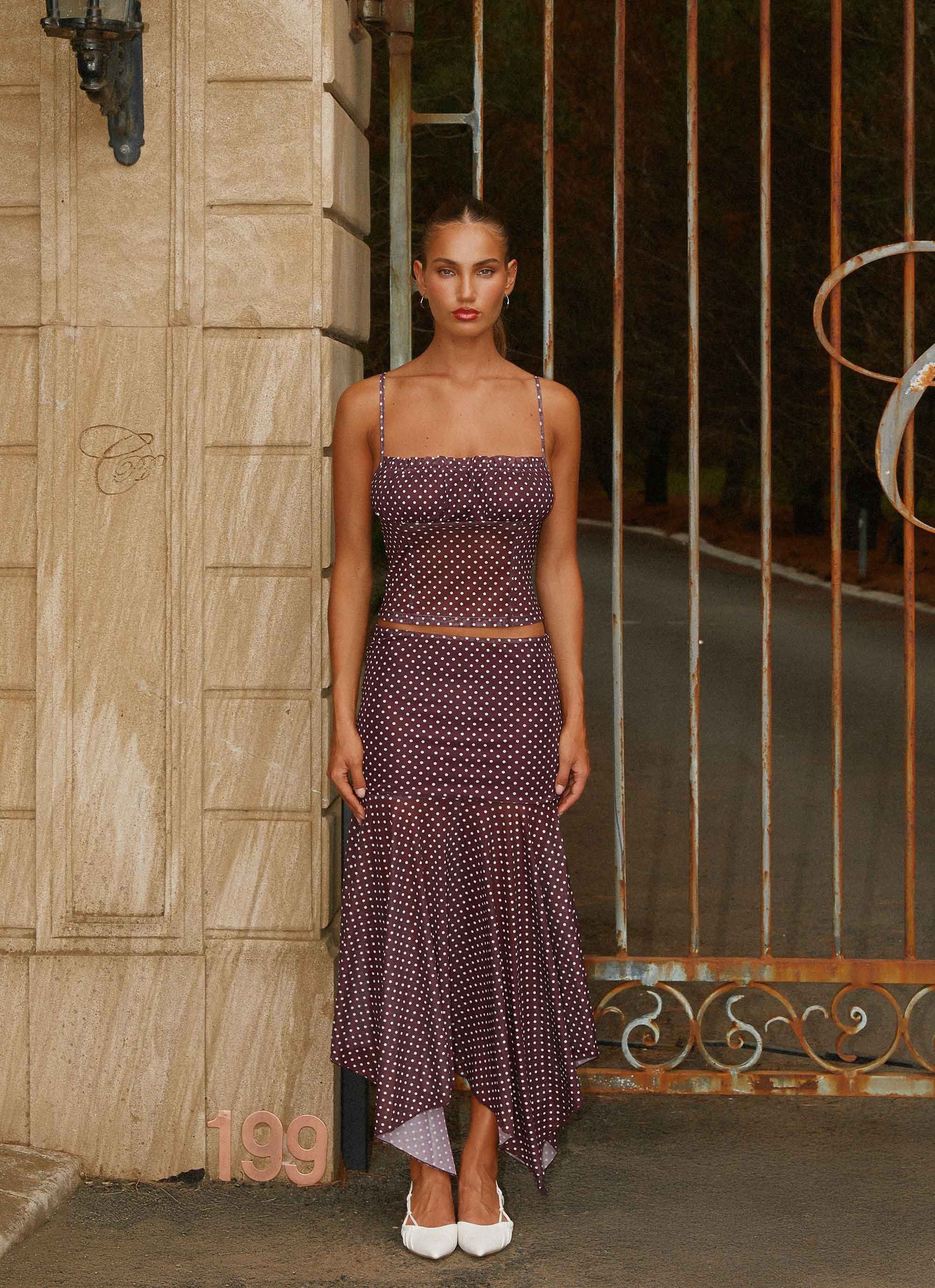 Ensemble long �� pois transparent �C ��l��gance l��g��re et look estival tendance.