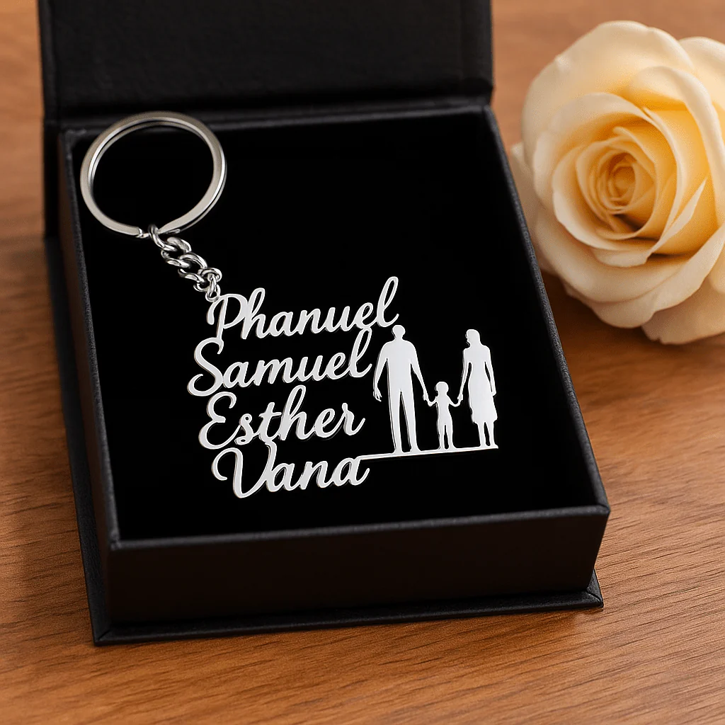 Porte-clés personnalisé doré ou argenté �?Famille unie avec prénoms gravés