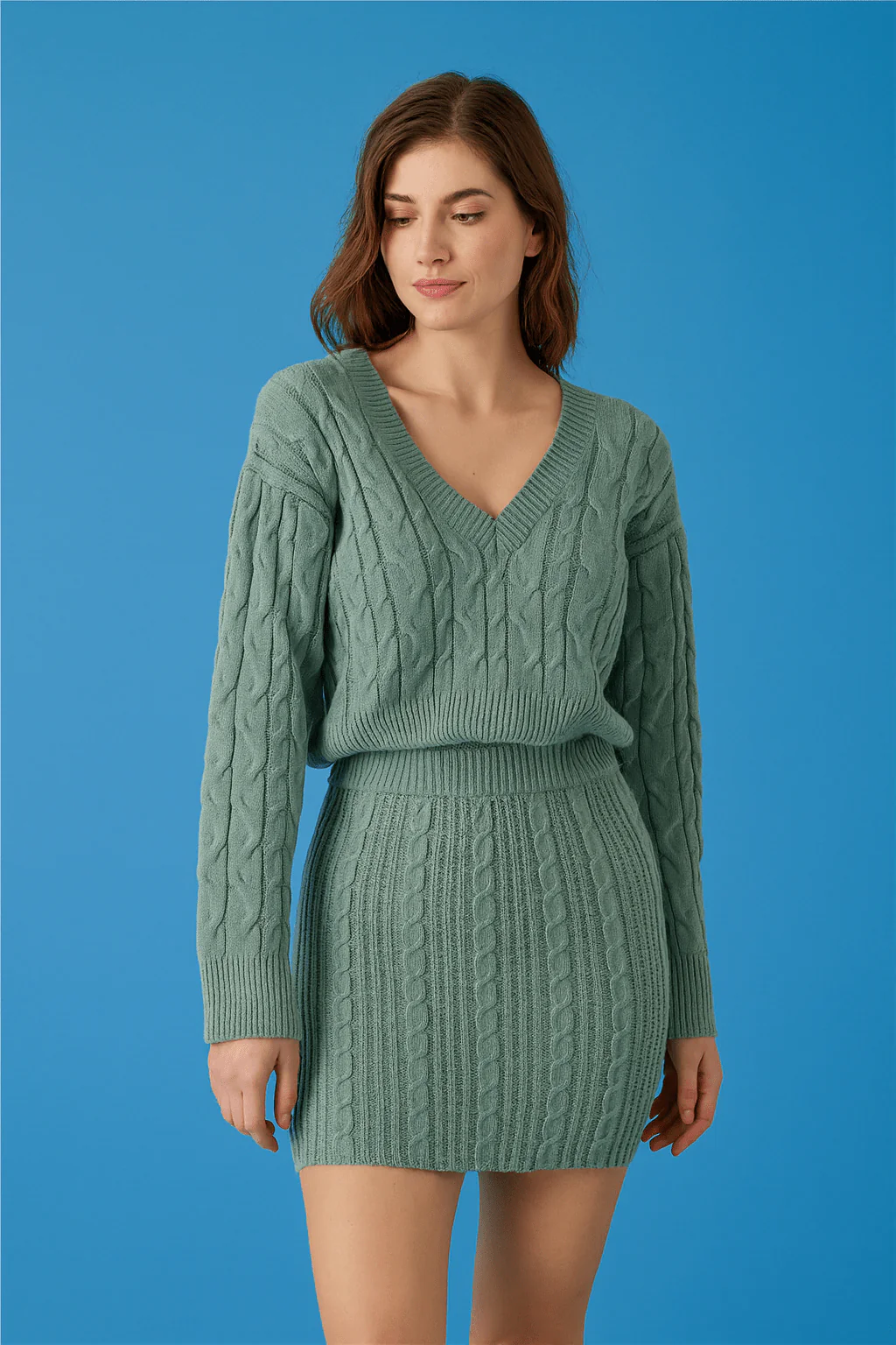 Ensemble pull jupe courte col V styl�� automne hiver moderne MAX FOR ME