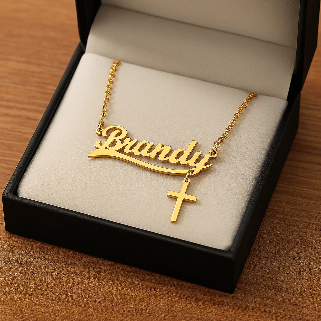 Collier prénom doré avec croix �?Élégance personnalisée