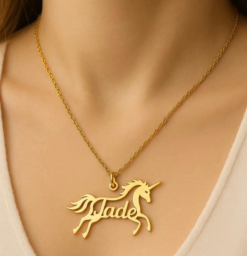 Collier Licorne Personnalisé �?Pendentif nom découpé en acier doré