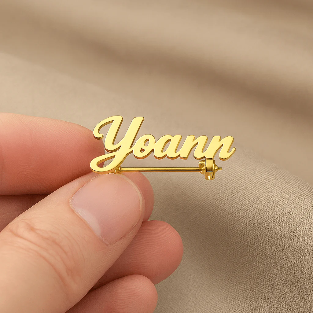 Broche personnalisée doré ou argenté avec prénom �?Accessoire raffiné et intemporel