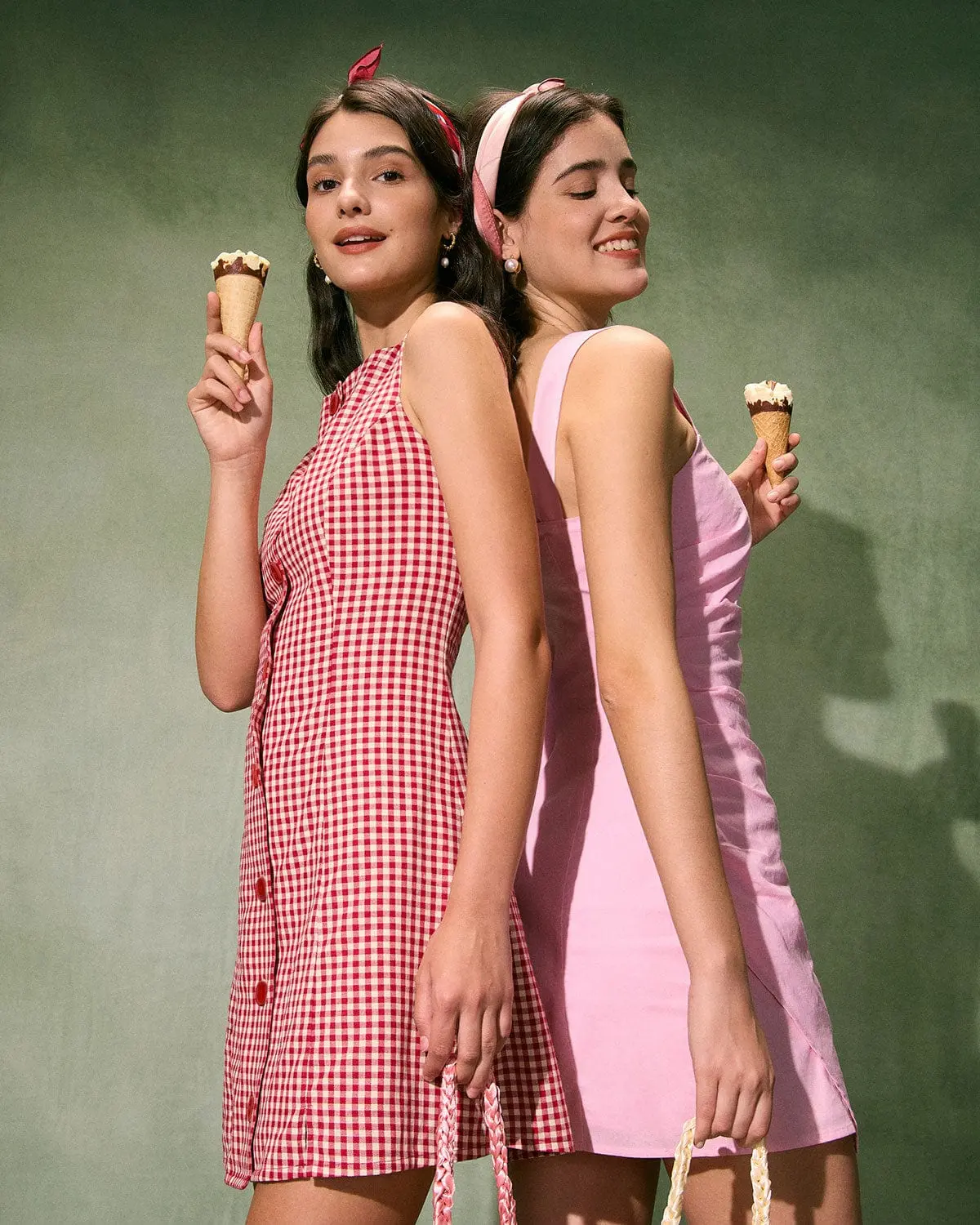 Robe Mini Rouge �� Carreaux �C Sans Manches, Coton L��ger et Boutonnage Vintage