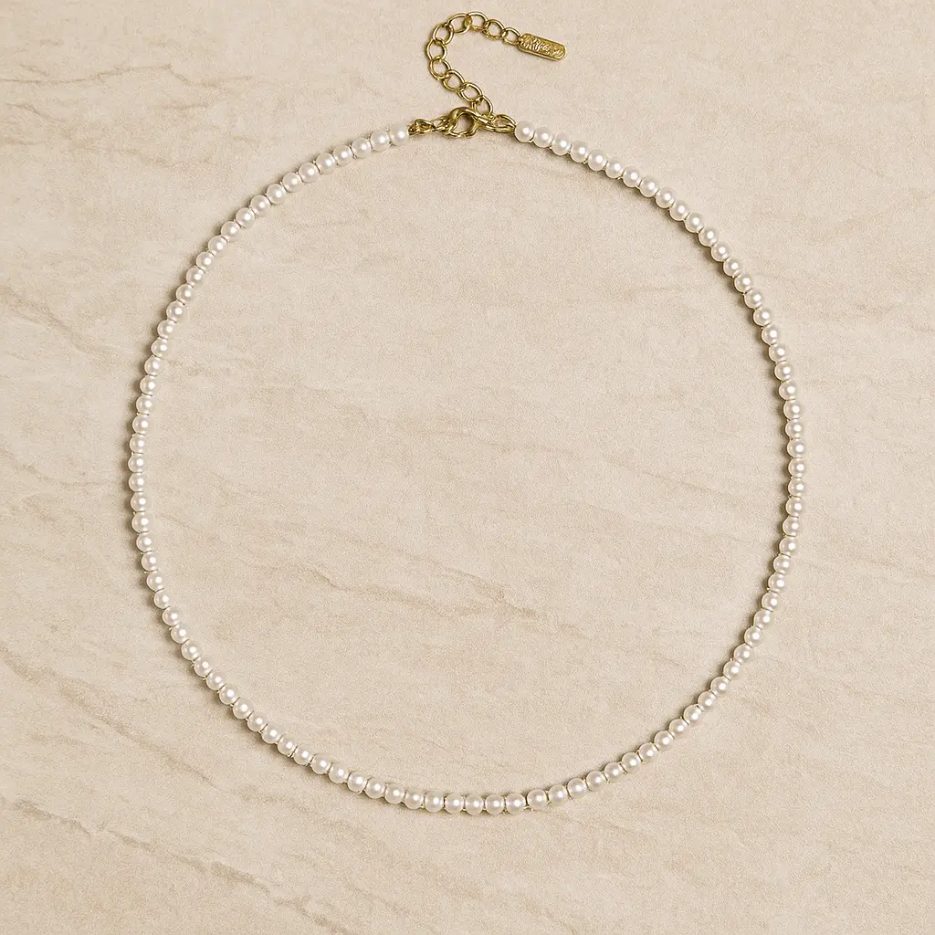 Collier de perles blanches