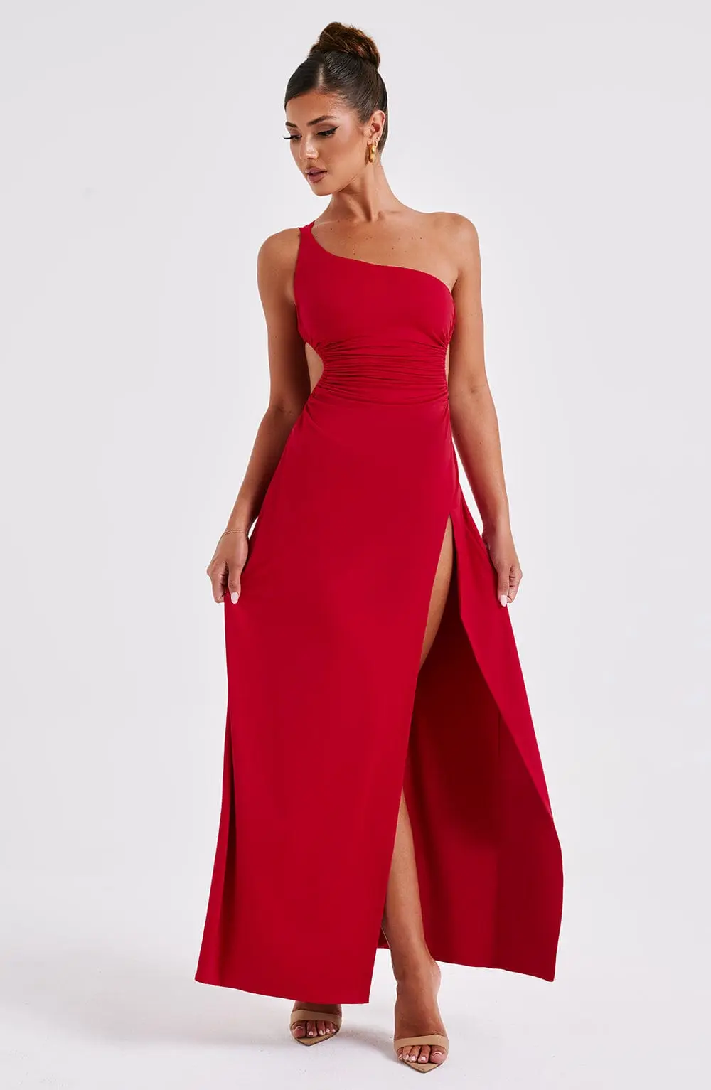 Robe Longue Rouge ��paule Asym��trique �C D��tail Fronc�� et Fente ��lanc��e
