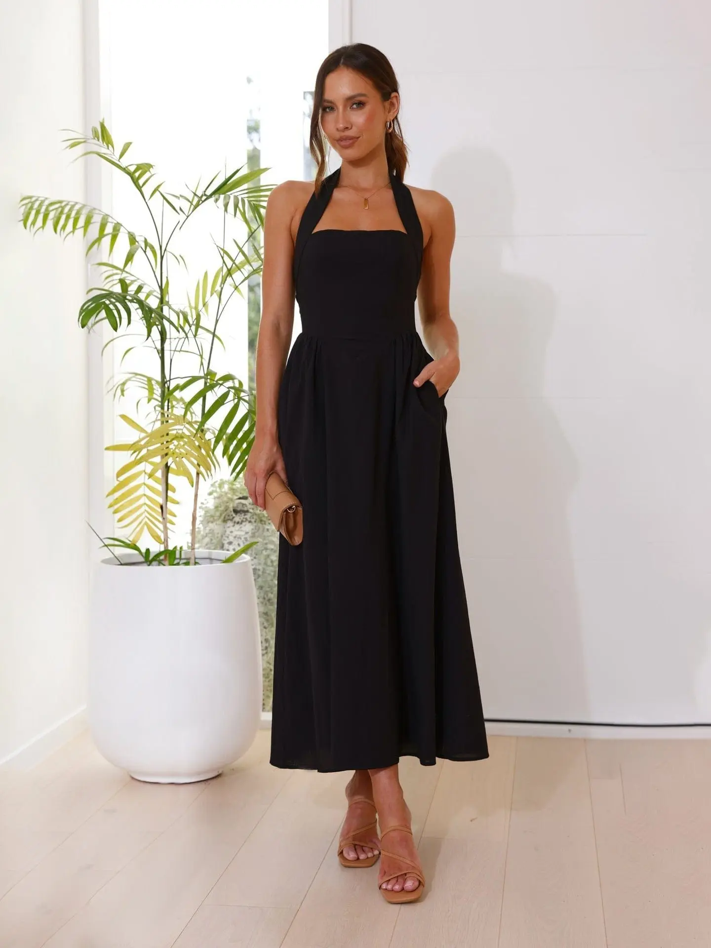 Robe Longue Halterneck�C Coton L��ger et D��collet��