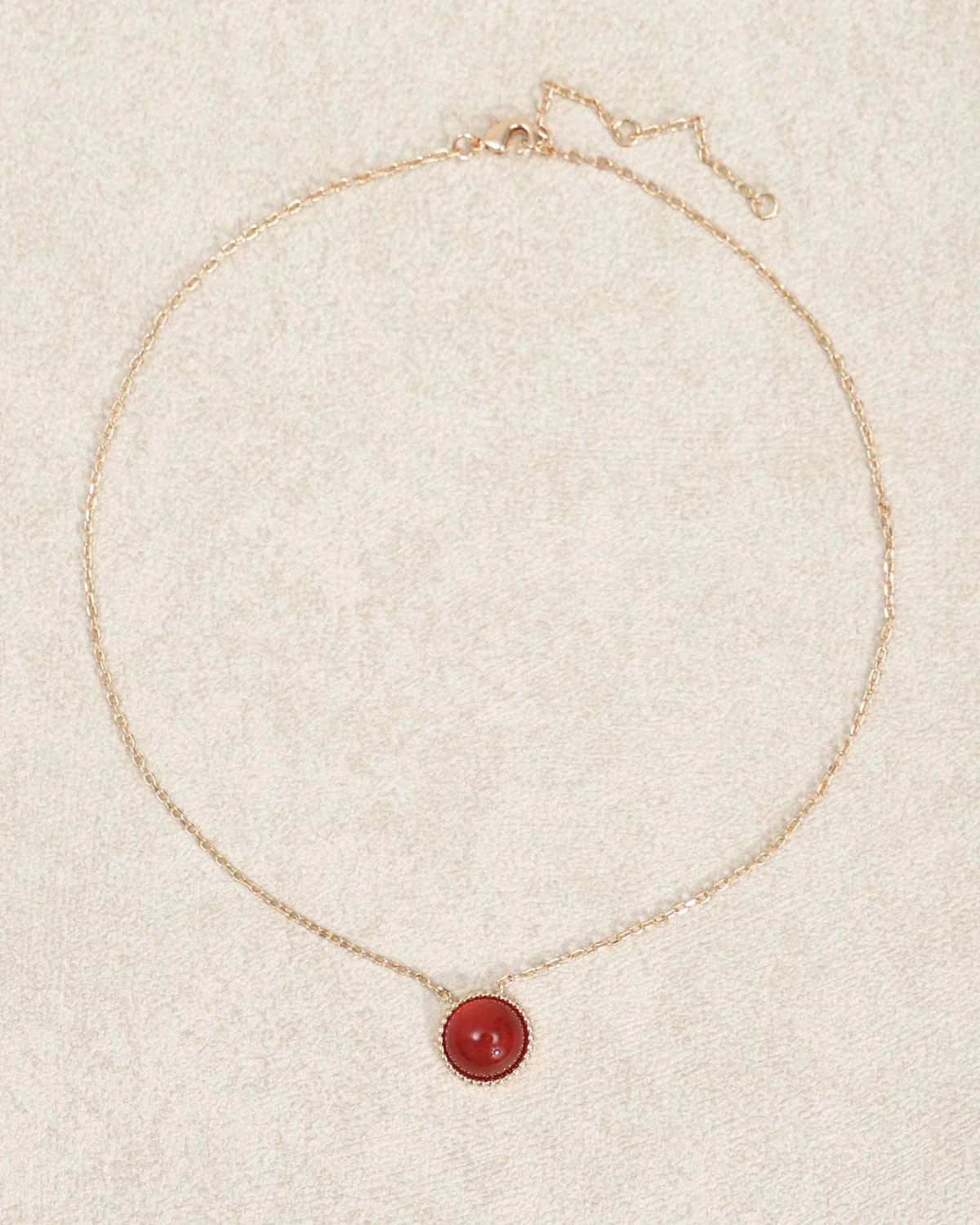 Collier Rétro Doré à Pendentif