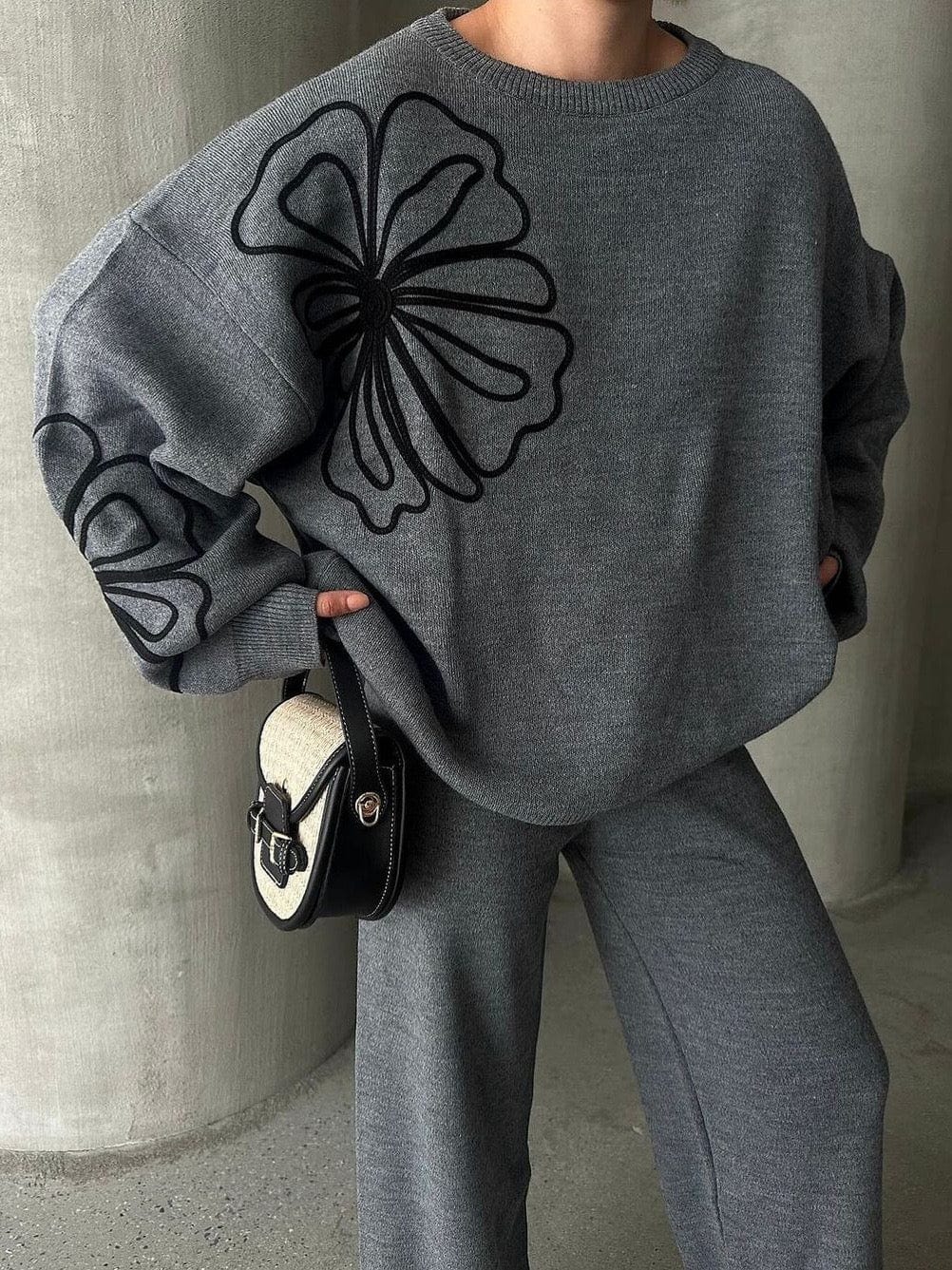 Ensemble pull �� motif floral et pantalon ample - Confort cocooning et style boh��me moderne