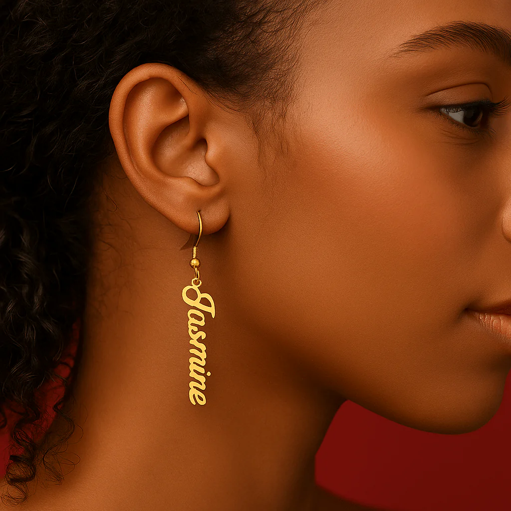 Boucles d��oreilles personnalis��es �� crochet �C Pr��nom vertical en acier inoxydable