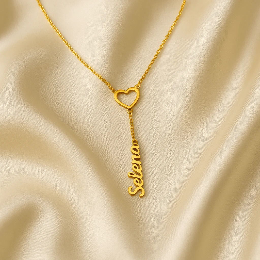 Collier personnalisé avec un petit cœur et un prénom au choix