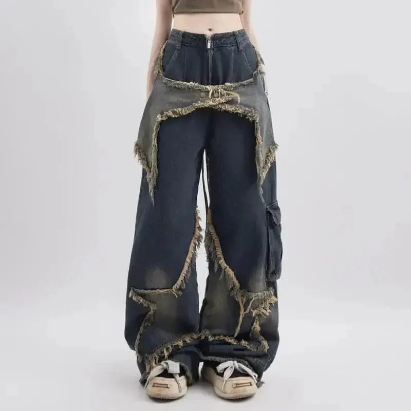 Jean d��coup�� avec d��tails effiloch��s ��toil��s