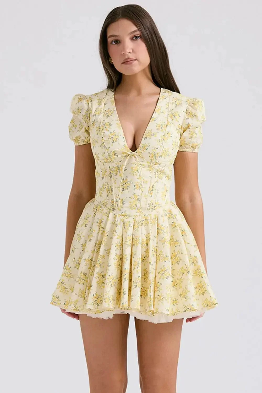 Robe mini florale avec corsage ajust�� et jupe pliss��e