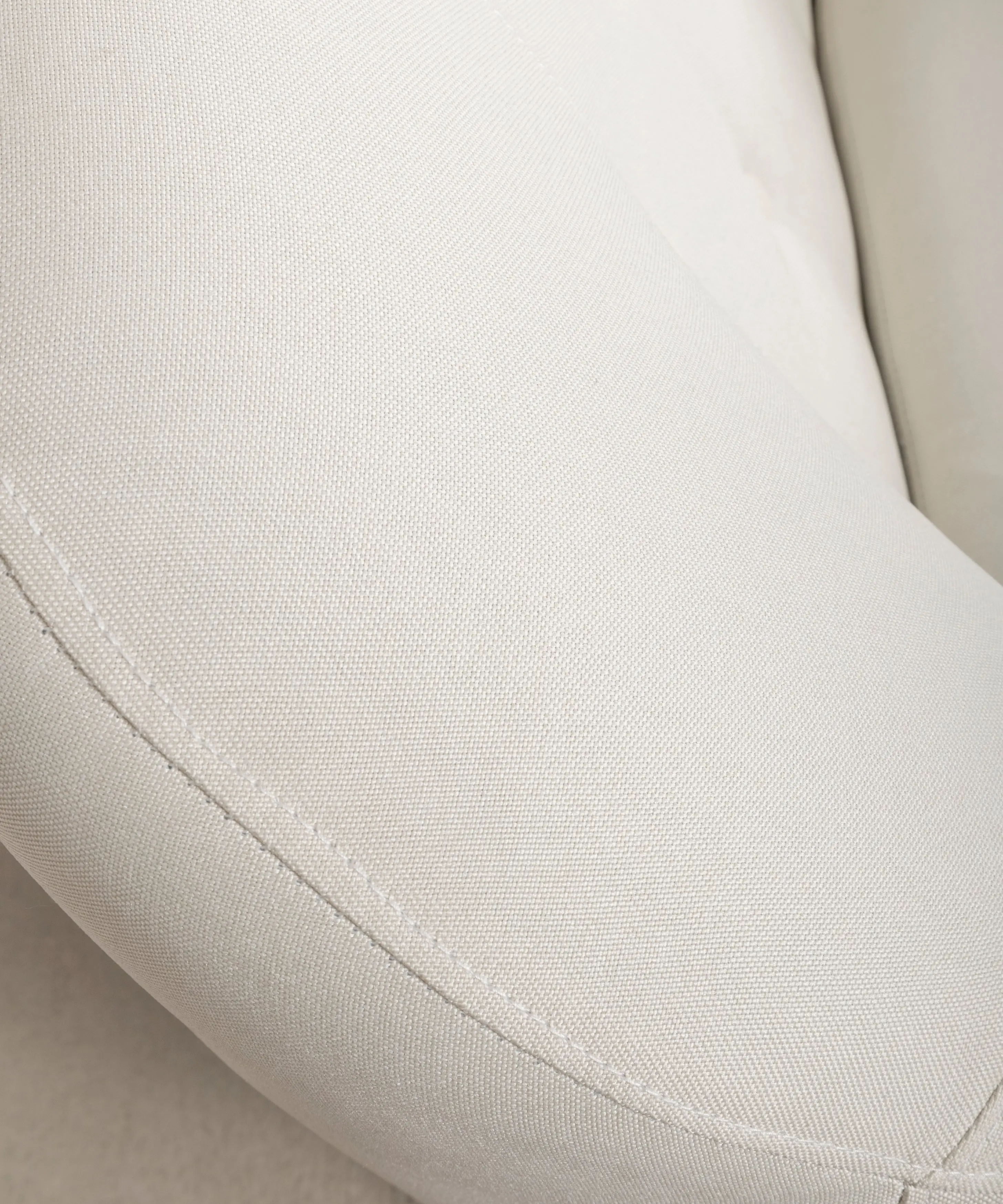 Sillón en Poliéster y Lino con Madera Skandic