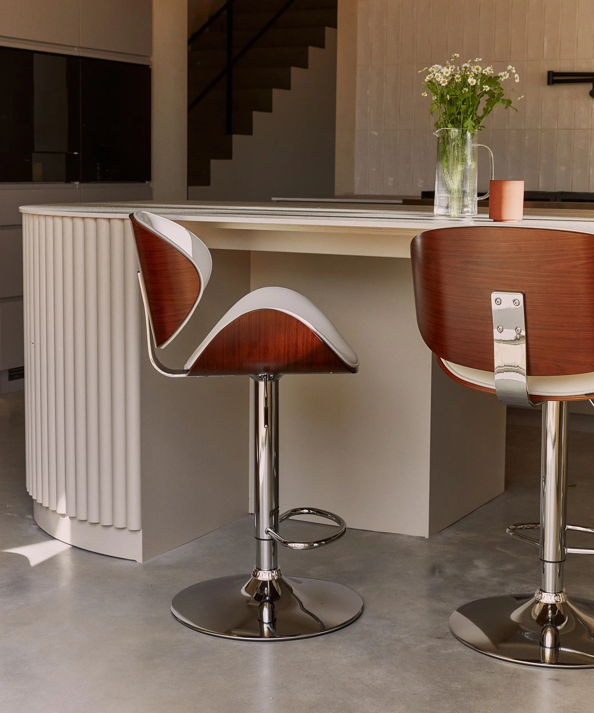 Taburete de Madera y Polipiel Regulable Shelley