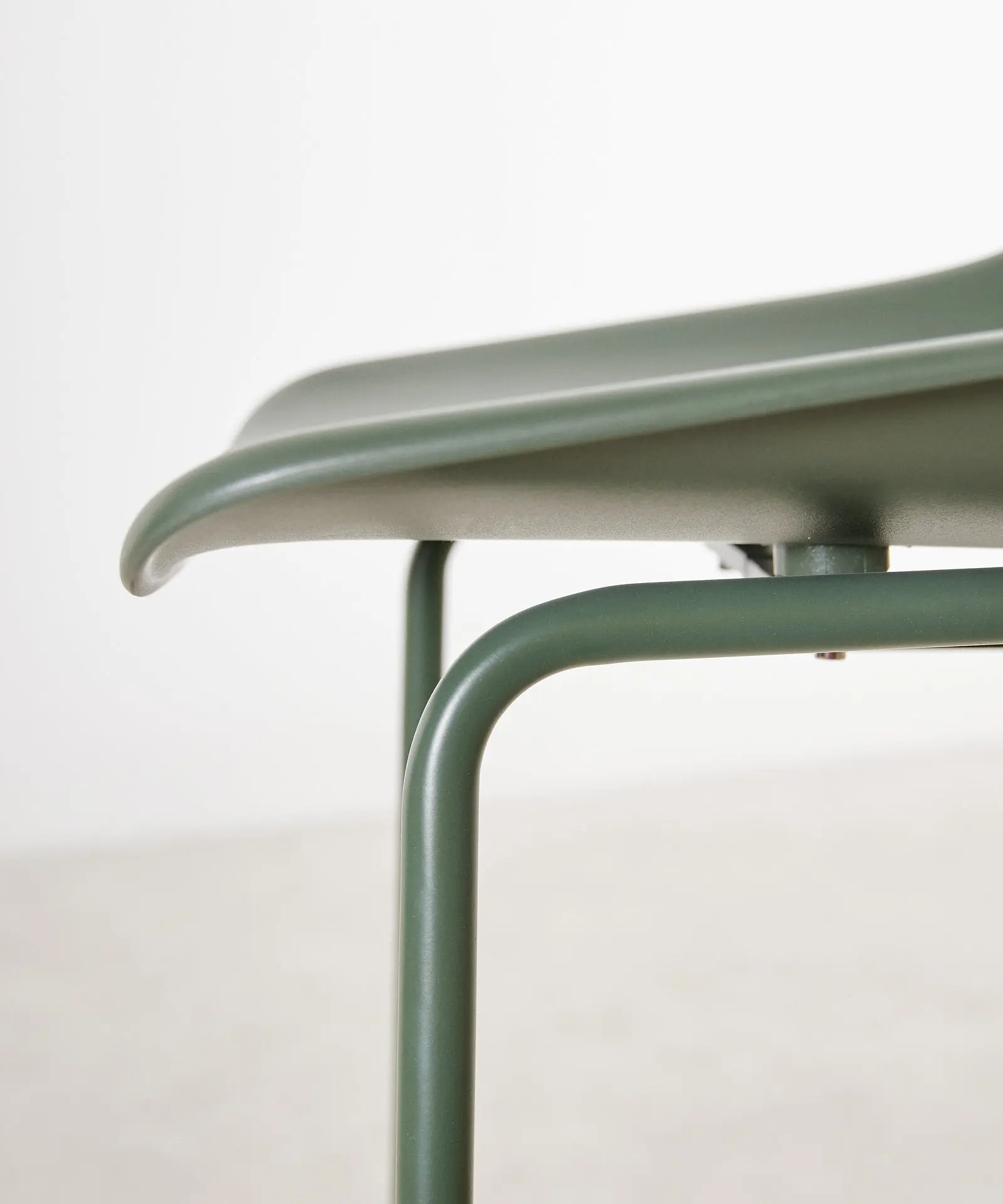 Taburete en Polipropileno y Metal Veko