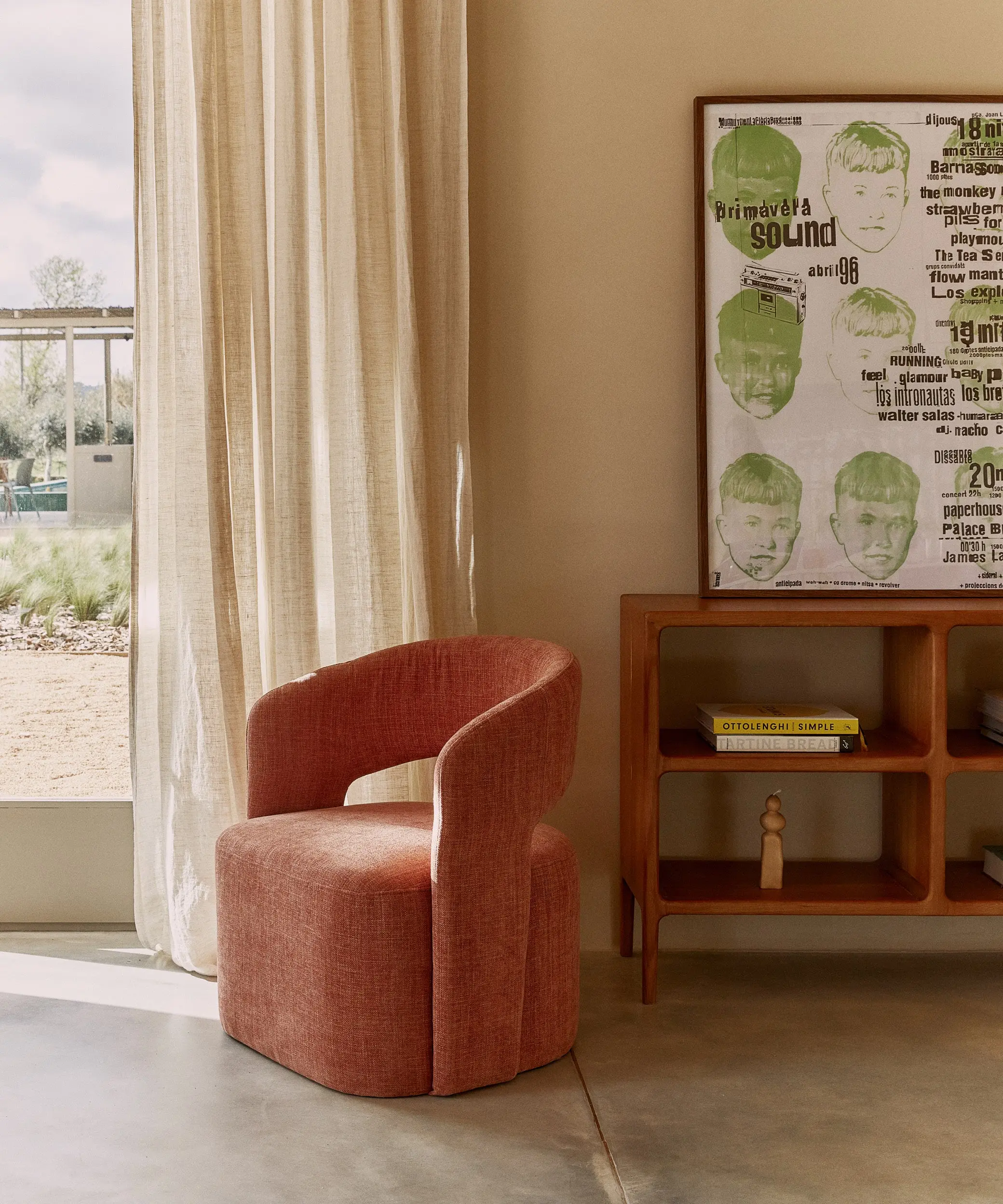 Sillón Tapizado con Reposabrazos Naya