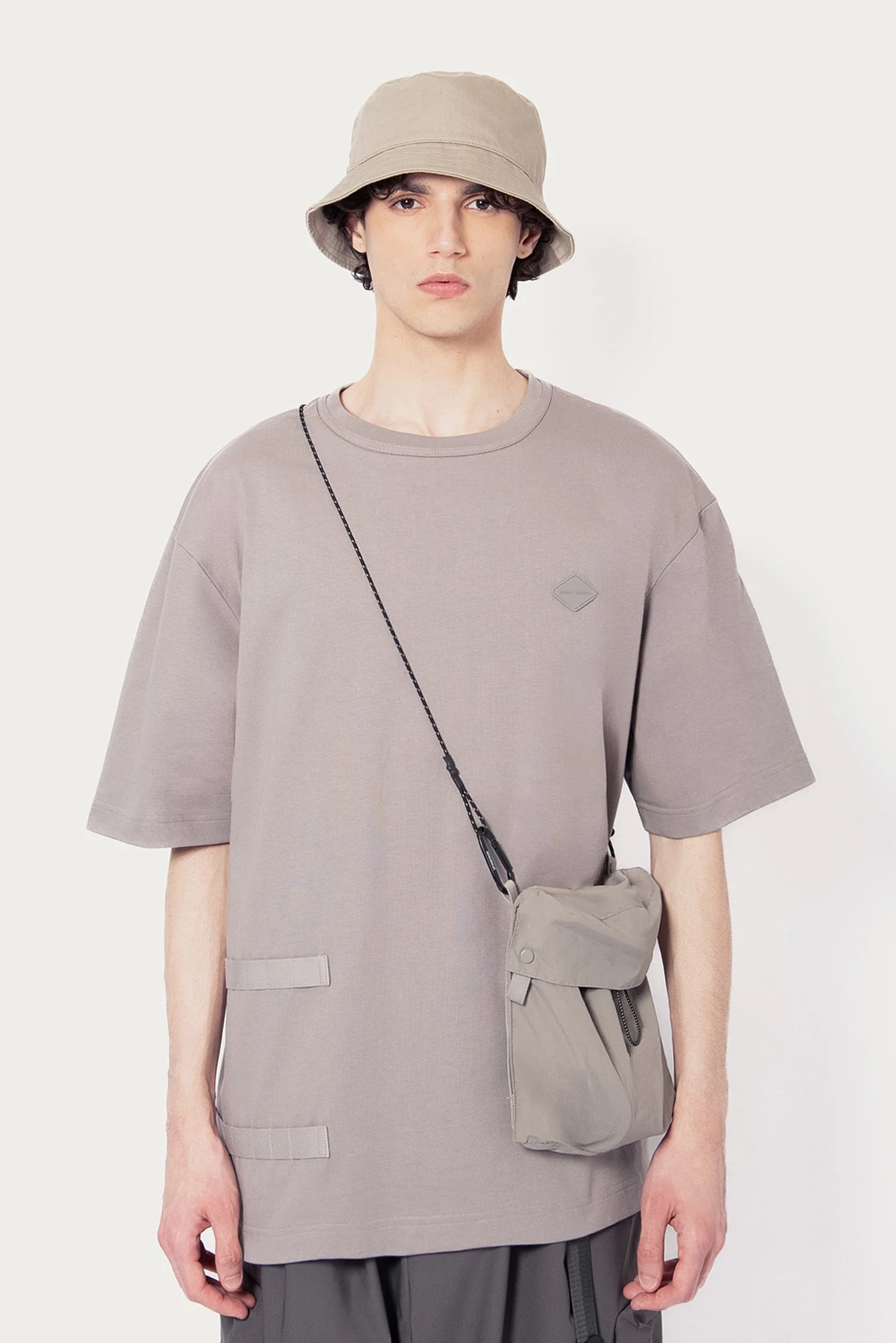 UNISEX ATTACHED POCKET TEE