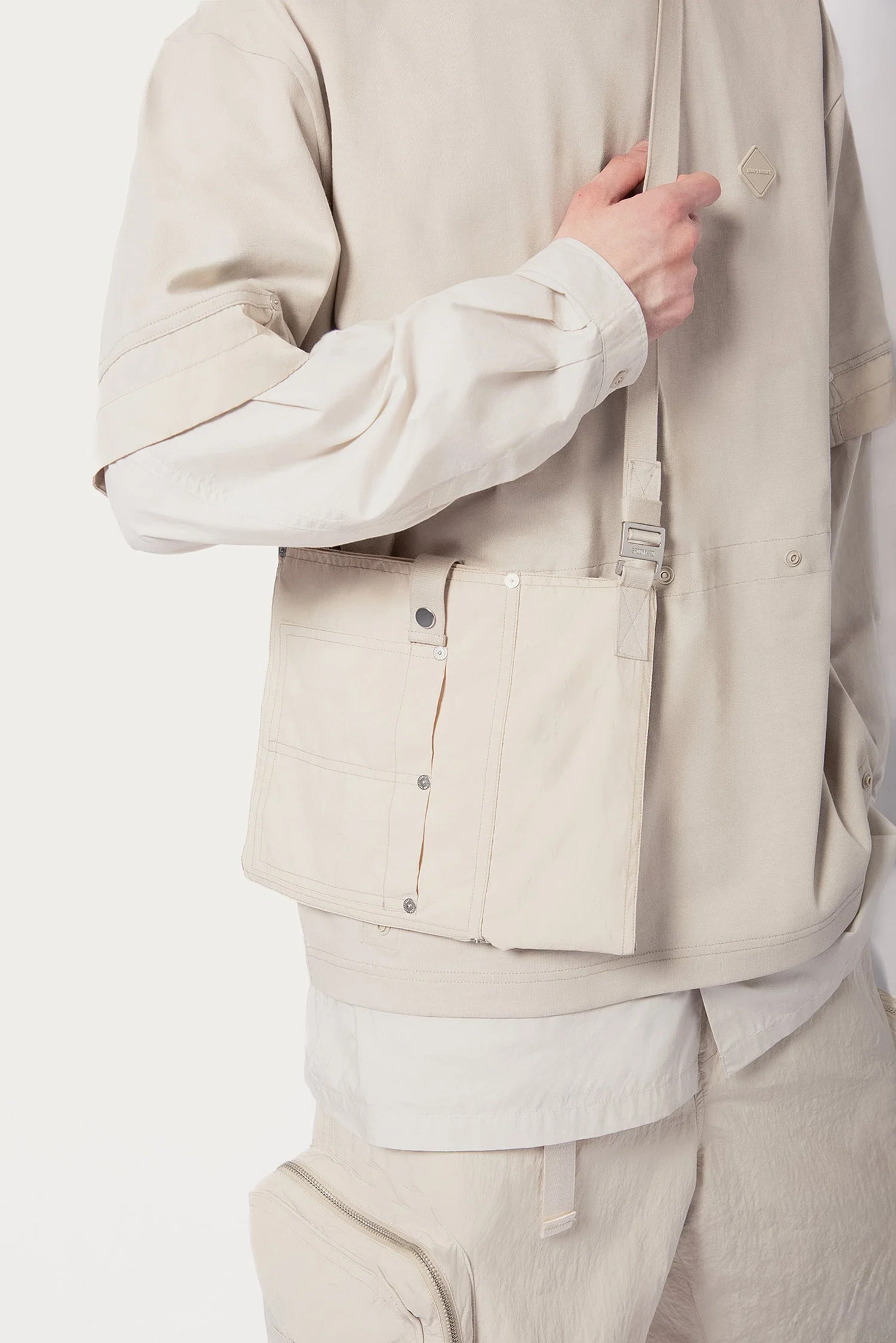 UNISEX DETACHABLE LAYER TEE