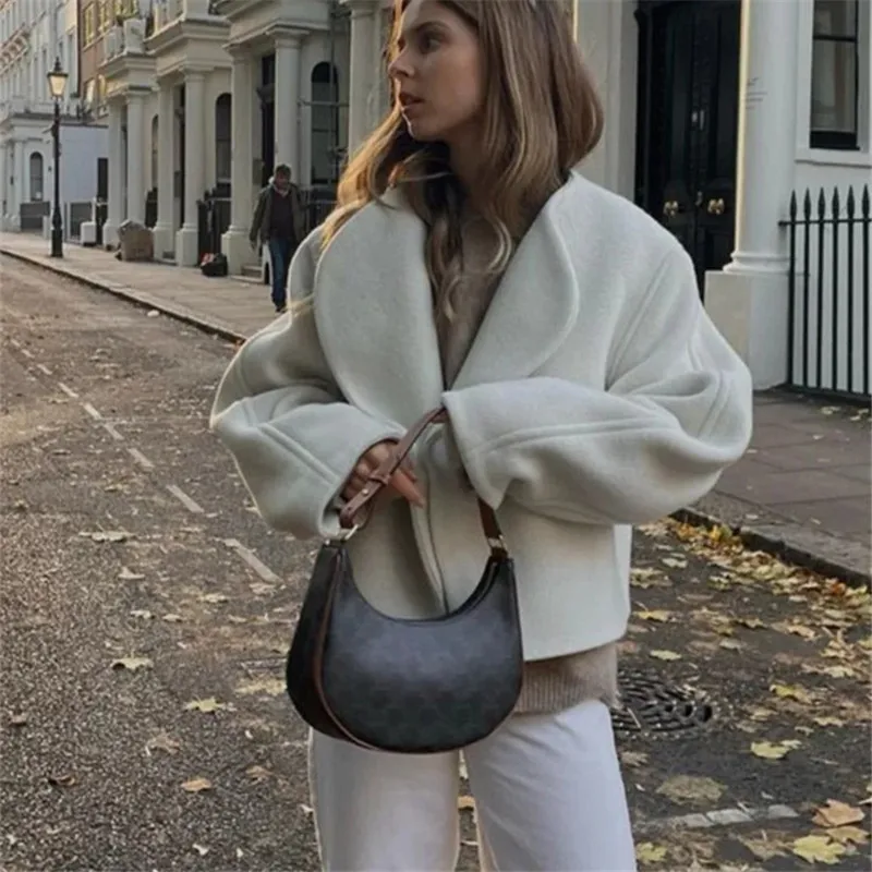 Oversized Cropped Women��s Jacket �C Elegant White Long Sleeve Coat