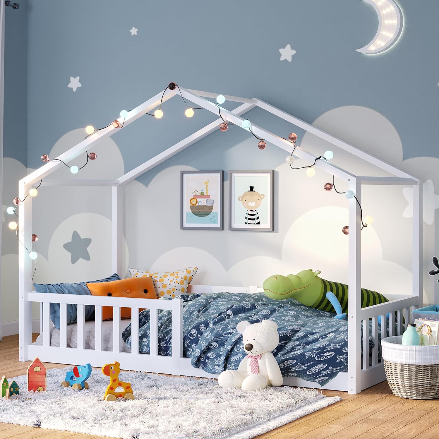 Bellabino Kinderbett Bia 140x200 cm, Hausbett Kinder inkl. Rausfallschutz und Rolllattenrost, Montessori Bodenbett weiß aus Massivholz Kiefer